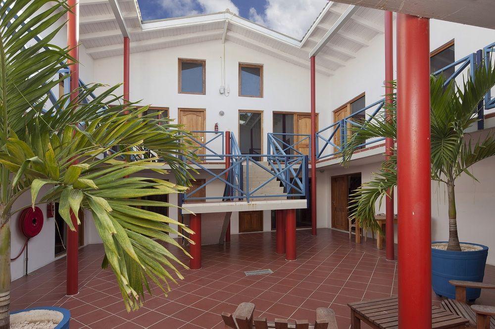 The Ritz Hostel Willemstad Extérieur photo